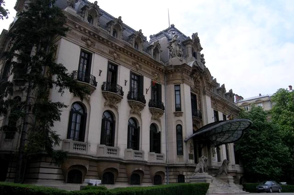 Muzeul Naţional "George Enescu" Magia nu există jpeg