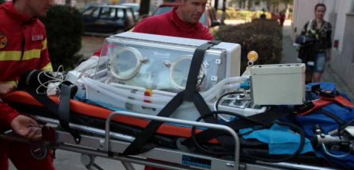 Cluj: Luptă pentru viaţa unui copil de trei zile
