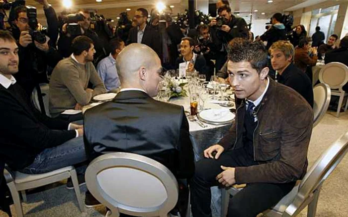 Cristiano Ronaldo, alături de colegii săi la petrecerea de Crăciun. FOTO Marca