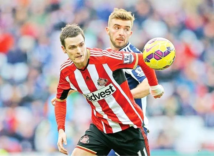 
    Adam Johnson, fost la Manchester City şi Sunderland, riscă închisoare grea pentru că a întreţinut relaţii intime cu o fetiţă de 15 aniFoto Click!  