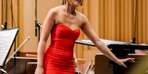 Yuja Wang rochie portocalie