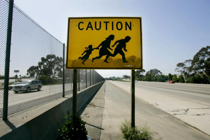 S-a cusut în scaunul mașinii crezând că poate nu va fi observat de vameșiFoto AP