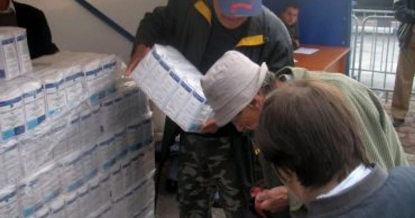 Sibiu: A început distribuirea făinii către nevoiaşi