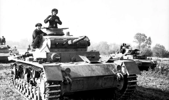 Bundesarchiv Bild 101I 318 0083 30, Polen, Panzer III mit Panzersoldaten jpg
