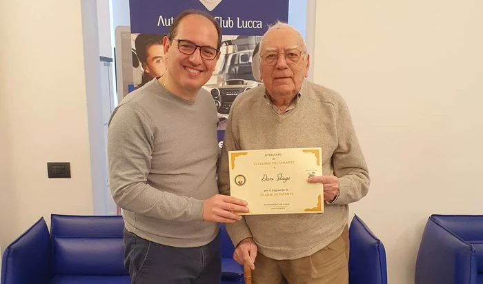 Divo Stagi și-a reînnoit permisul de conducere și a primit o diplomă de ”veteran” FOTO: AC Lucca