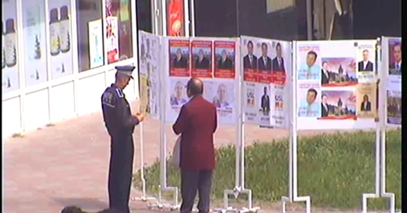 A lipit afişe electorale FOTO Arhivă Adevărul