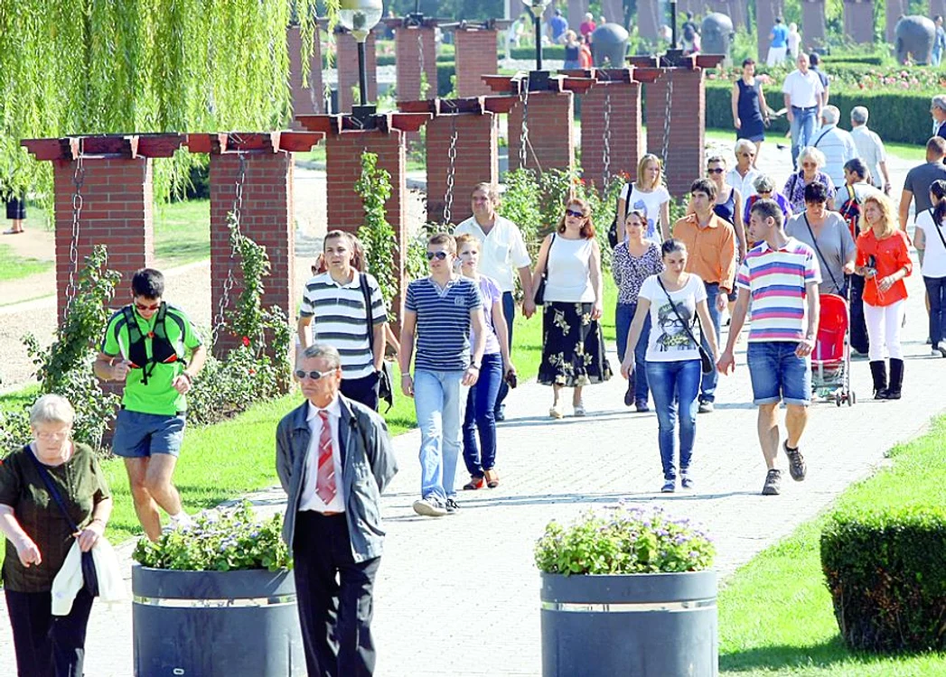 Meteorologii prognozează 29 de grade în luna Dunării, 26 de grade în Capitală şi 24 de grade la Braşov.