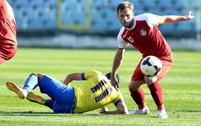 
    Florin Cernatfoto: Click  