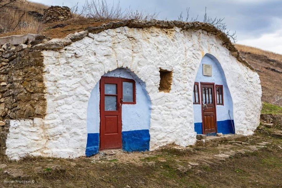 Satul „hobbiților” din Moldova: casele tradiționale care fascinează turiștii din întreaga lume
