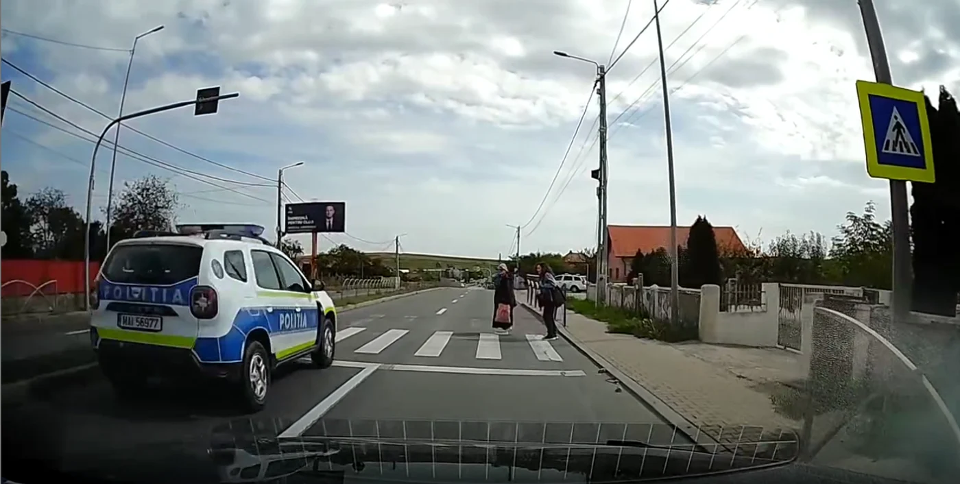 Poliţistul a fost reclamat că circulă băut cu maşina. Foto arhivă