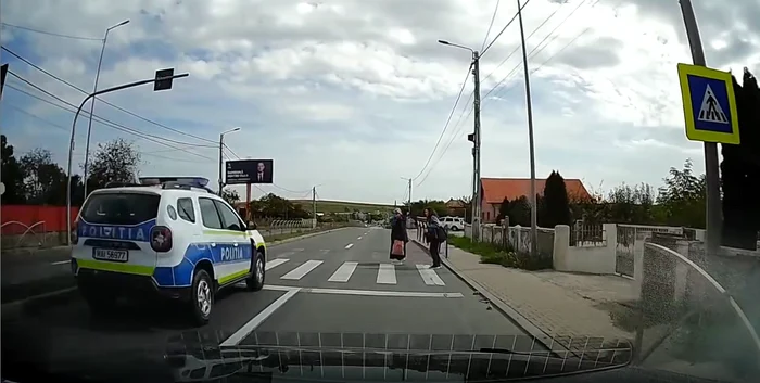 Poliţistul a fost reclamat că circulă băut cu maşina. Foto arhivă
