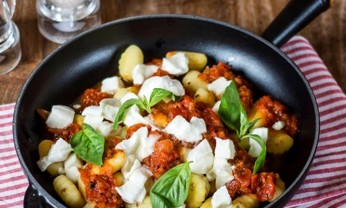 paste gnocchi cu sos de rosii jpeg
