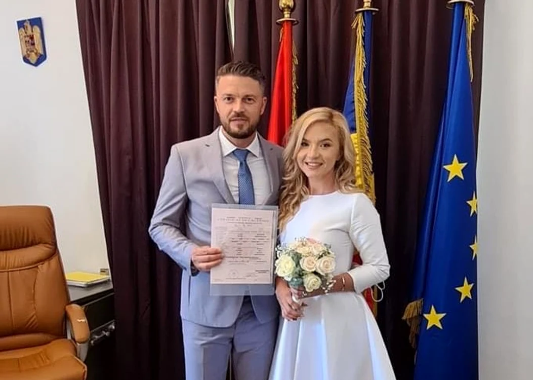 
    Raluca Mureșan și soțul ei, în cea mai fericită zi a lorfoto: Facebook / Raluca Mureșan  