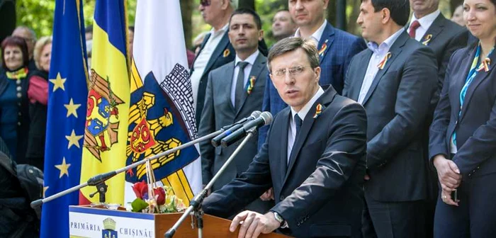 Dorin Chirtoacă a evitat să anunţe termene privind finalizarea lucrărilor la strada Vasile Alecsandri FOTO: Arhiva Adevărul