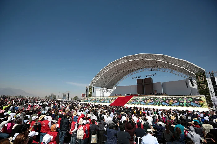 Papa Francisc a susținut un discurs care îndemna la pace în fața a 300.000 de oameni