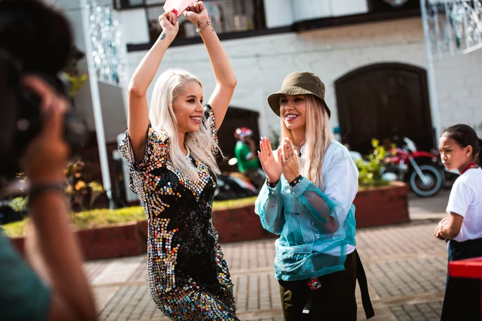 
    Carmen Grebenișan și Alina Ceușan, la Asia Expressfoto: Antena 1  