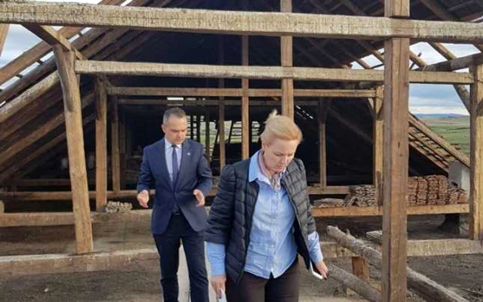 Ministrul Carmen Dan şi prefetcul judeţului Cluj FOTO Facebook Carmen Dan