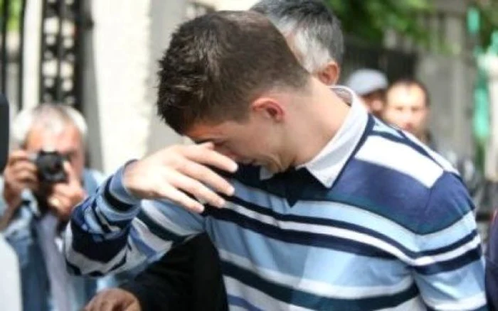 
    Andrei lazăr, de 30 ani, a înjughiat un tânăr în faţa mai multor oameni din zona Casei Studenţilor  