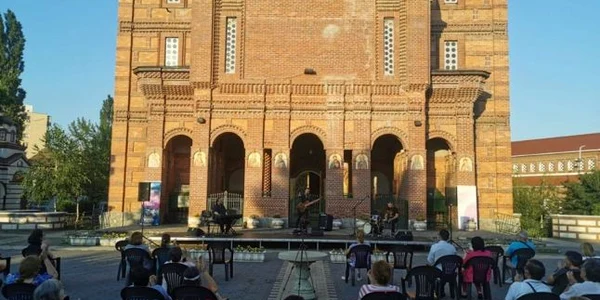 cocnert esplanada biserica ploiesti foto filarmonica ploiesti
