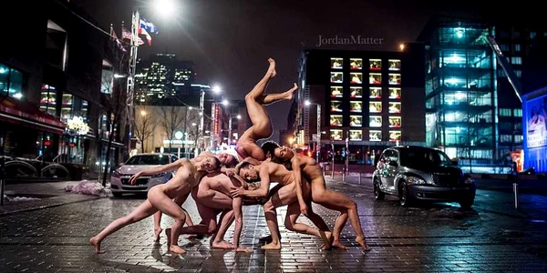dansatori nud