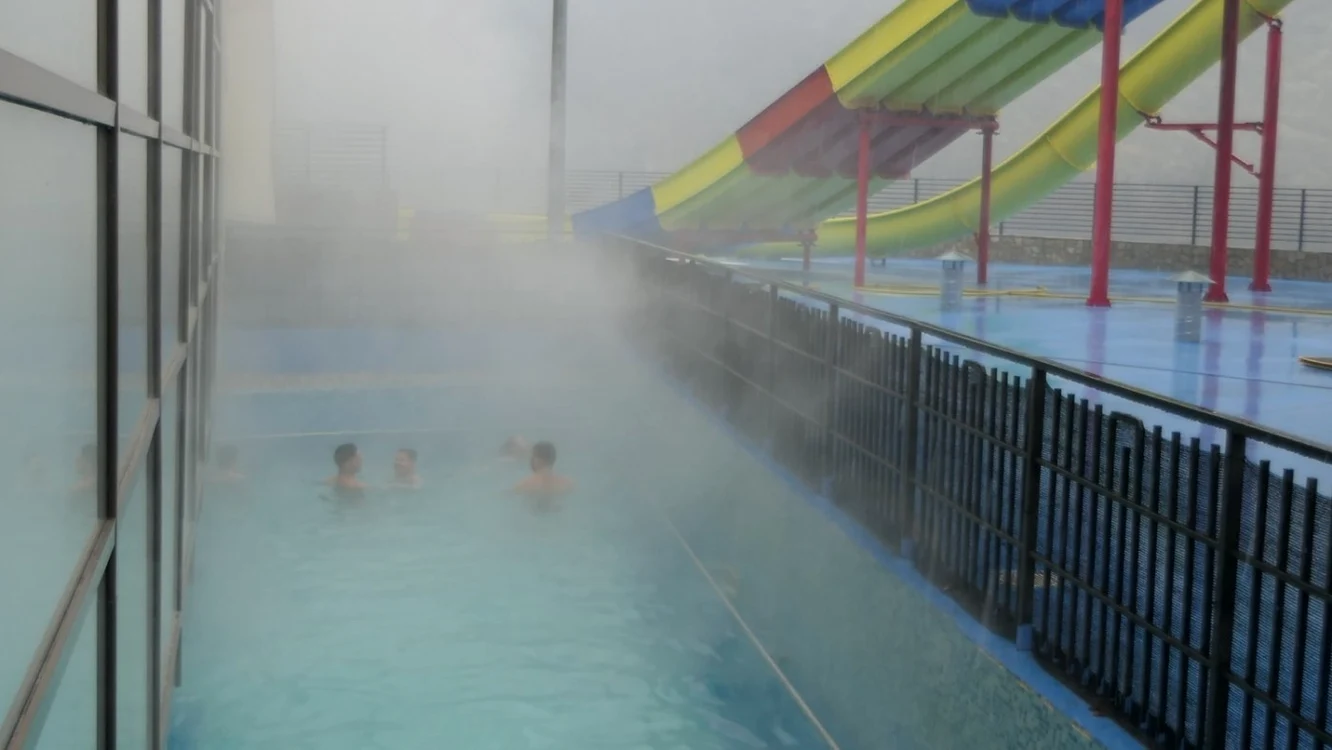 Parc acvatic din Călimăneşti - Căciulata cu apă termală Foto CNIPT Vâlcea