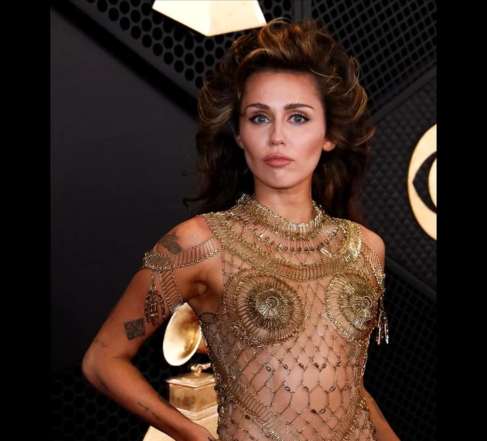 Lui Miley Cyrus i s-ar putea interzice să mai cânte piesa „Flowers”