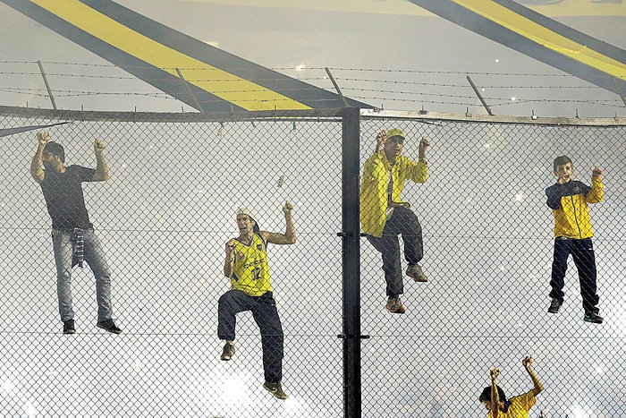 Meciul Boaca Juniors – River Plate a fost suspendat după ce jucătorii oaspeţilor au fost stropiţi cu o substanţă chimică iritantă