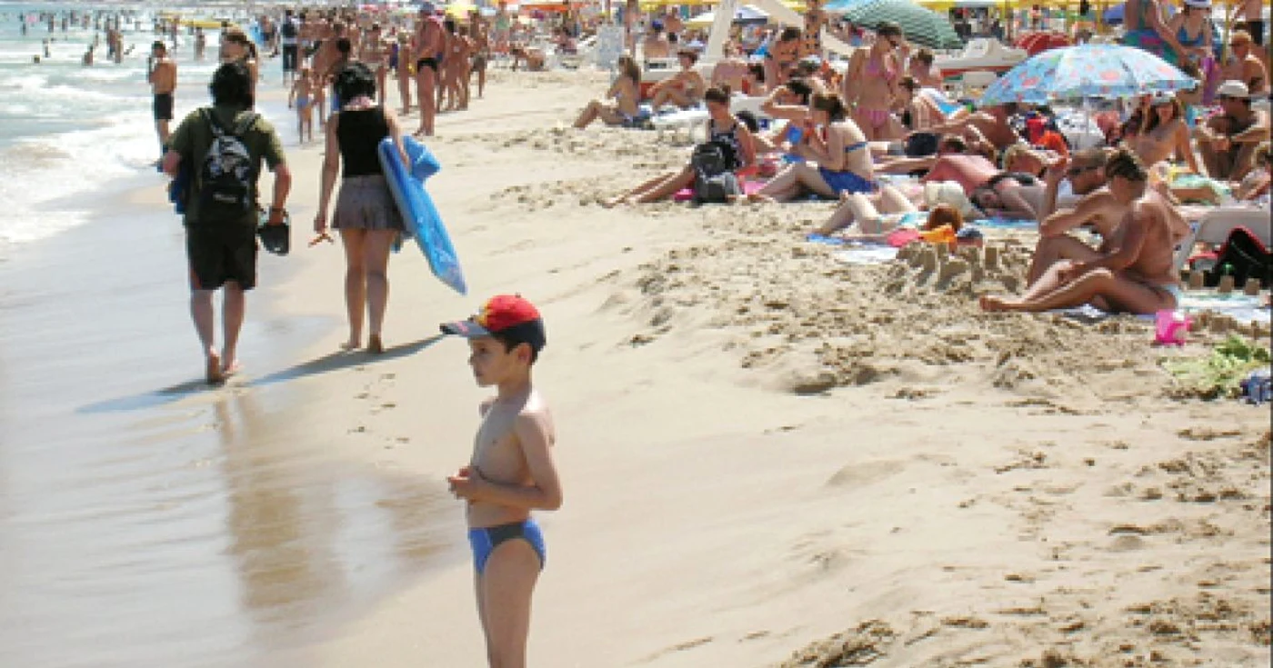 Distracţia pe ţărmul Mediteranei este mai ieftină decât anul trecut
