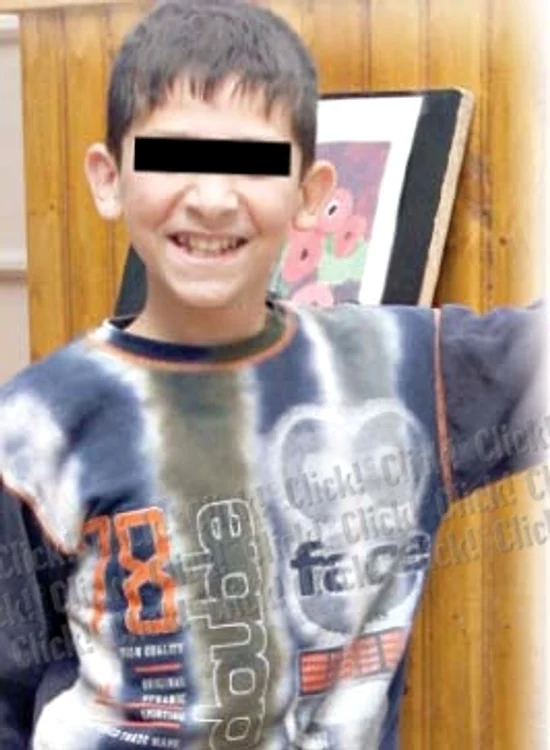 
    Băiatul s-a gândit  mai mult la fraţii lui  decât la pedeapsa  care îl aşteaptă  