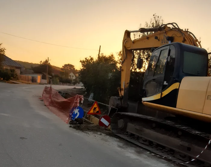 Bărbatul era din echipa de lucrători care execută lucrăi de canalizare în Vulpeni FOTO: Adevărul