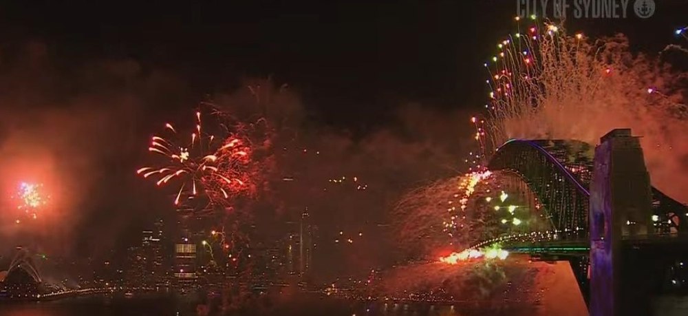Lumea întâmpină anul 2025. Focuri de artificii spectaculoase iluminează Sydney, Hong Kong și Auckland