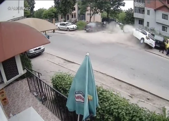 Maşina condusă de un elev a spulberat trei persoane