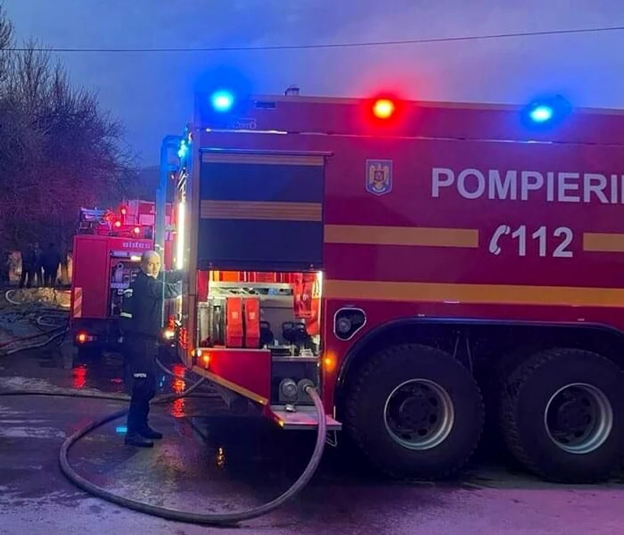Echipele de intervenție l-au găsit pe bărbat carbonizat în propria casă Foto: Facebook Pompieri 