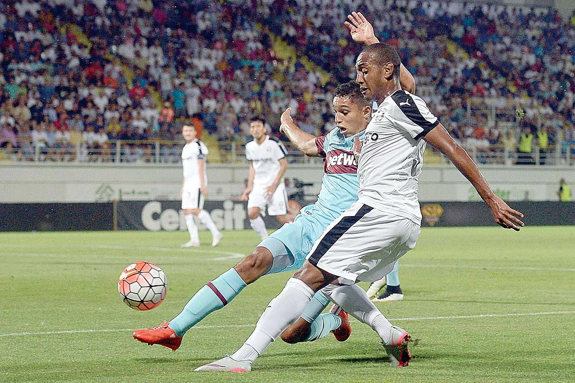 
    Giurgiuvenii au ieșit  învingători anul  trecut din duelul  cu West Ham  
