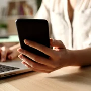 Telefon laptop calculator internet smartphone FOTO Shutterstock