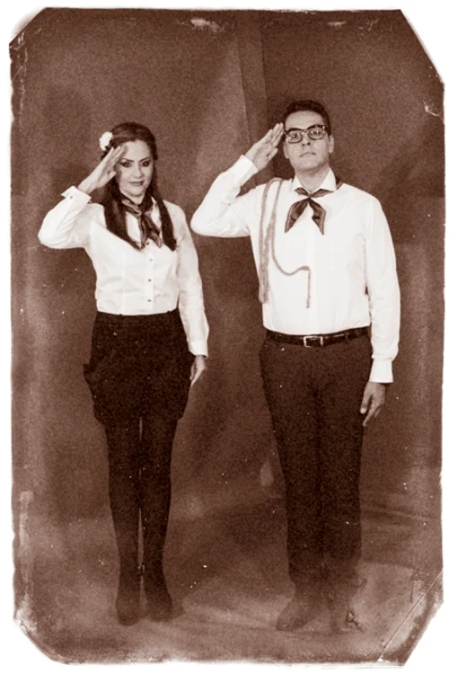 Fotografia a fost făcută acum, însă în format alb-negru, pentru efect