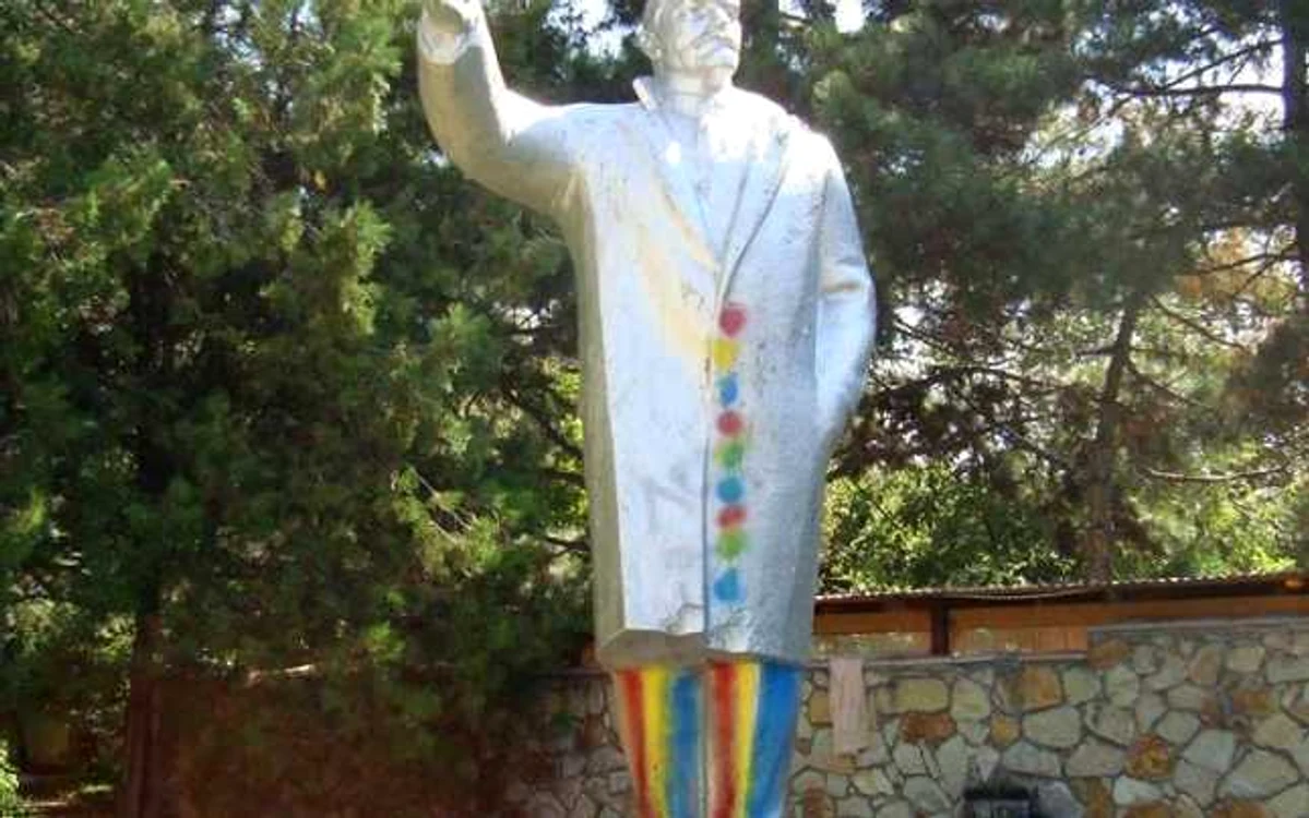Statuia lui Lenin din Edineţ, în viziunea Domnicăi Cemortan