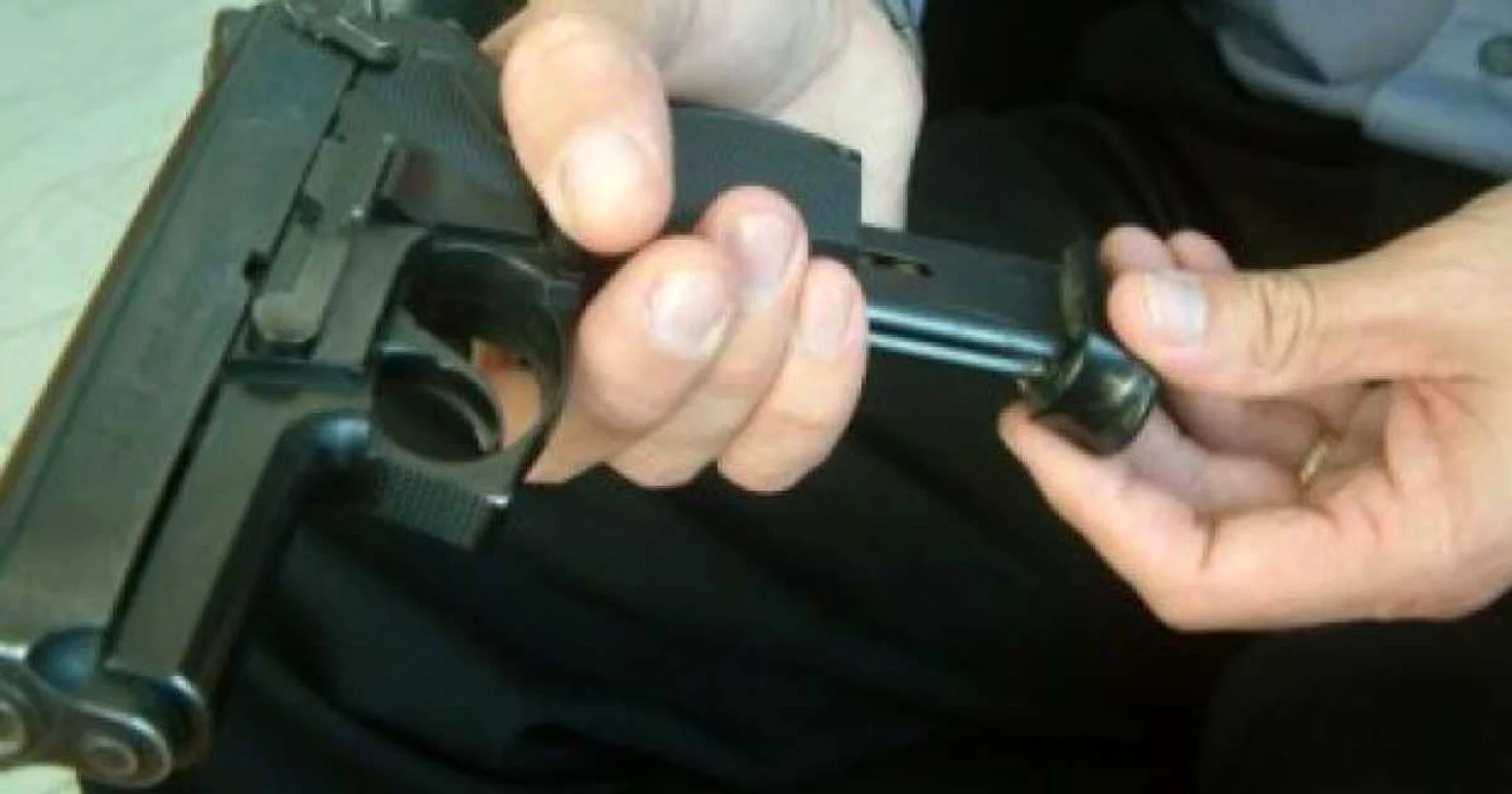 Infractorul deținea arma legal