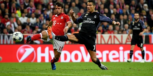 Cristiano Ronaldo înscrie al doilea gol al echipei sale din UEFA Champions League dintre FC Bayern Muenchen şi Real Madrid CF pe Allianz Arena din Munchen Germania FOTO Guliver / Getty Images / Matthias Hangst / Bongarts