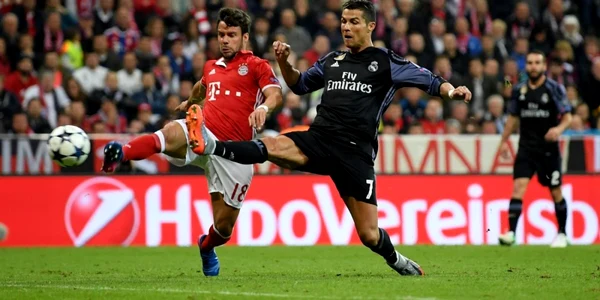 Cristiano Ronaldo înscrie al doilea gol al echipei sale din UEFA Champions League dintre FC Bayern Muenchen şi Real Madrid CF pe Allianz Arena din Munchen Germania FOTO Guliver / Getty Images / Matthias Hangst / Bongarts