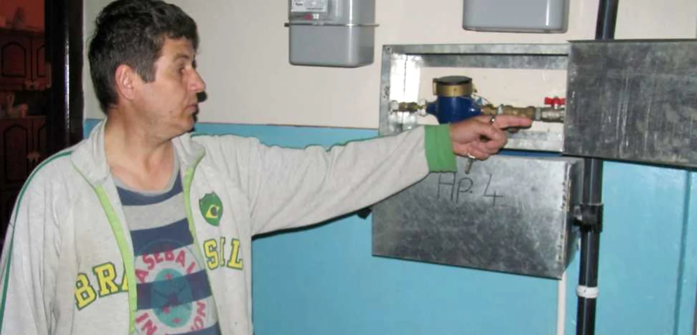 Viorel Chiţoran este unul dintre prrimii locatari care s-au branşat individual la apă