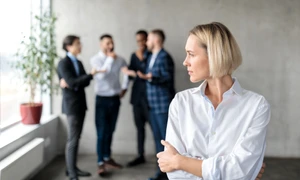 Barfa colegi birou munca FOTO Shutterstock jpg