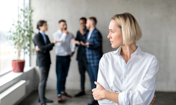 Barfa colegi birou munca FOTO Shutterstock jpg