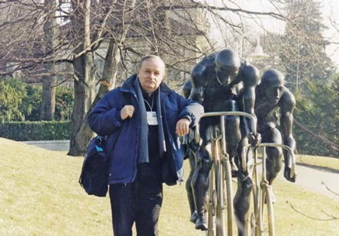 Soldado a încercat să-l imobilizeze pe un intrus pentru a fi dat stewarzilor, dar a reuşit doar să-l dezbrace de tricou