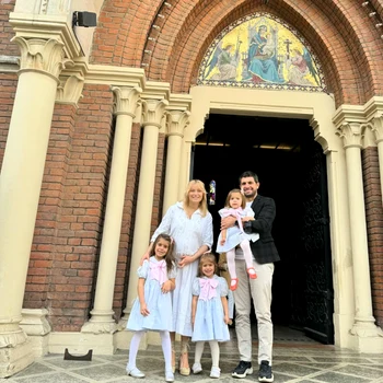 Laura Cosoi și familia, de Paște, Facebook