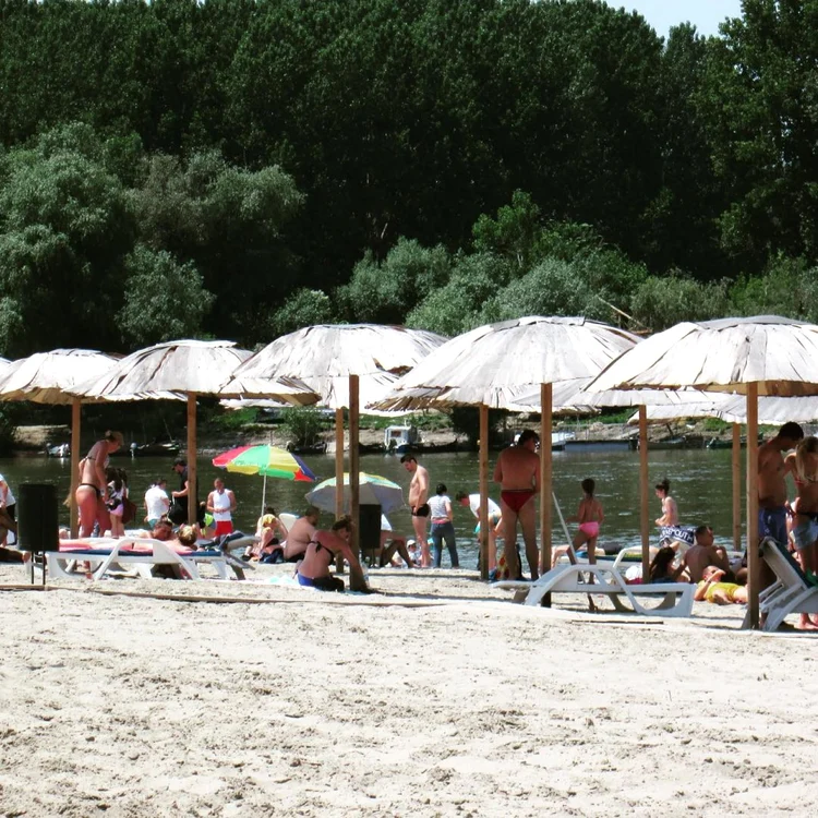 Apa din Borcea este bună pentru scăldat, conform DSP Călăraşi FOTO Facebook/Samskara Beach