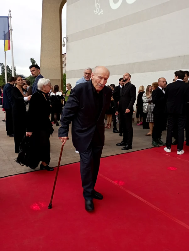 Victor Rebengiuc și-a făcut apariția la 91 de ani / sursa: Paparazzi Click. foto: blitz
