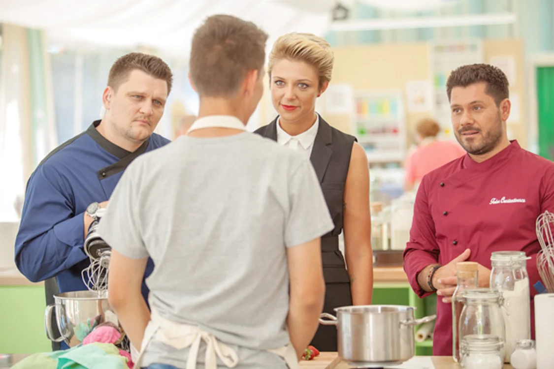 
    Astăzi, jurații  dau startul emisiunii  culinare, de la PRO TV  