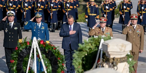 ciuca la ziua armatei 2022 foto guvern facebook jpg