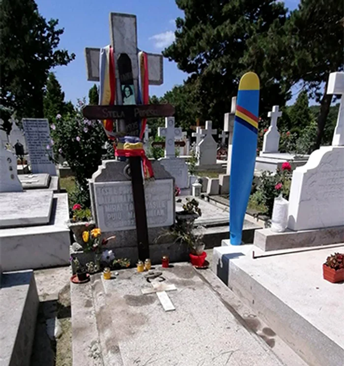 Mormântul Stelei Popescu, din Cimitirul Cernica, arată părăsit, la 2 ani şi 8 luni de când actriţa a decedat fulgerător